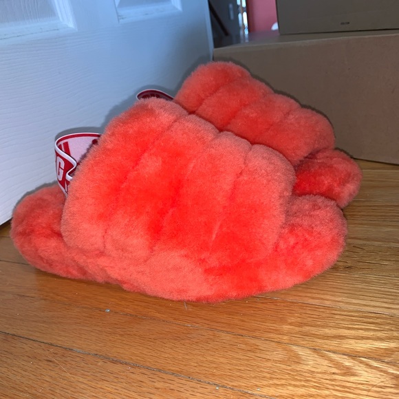 Ugg Fluff Yeah Slide- Bright Red, new in box never worn.. super cozy & stylish! - Picture 5 of 7